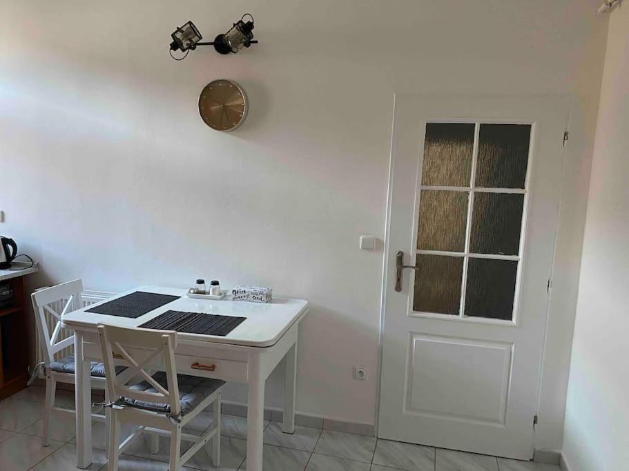 Appartement B12 - Bohdanecska 12 à Pardubice Extérieur photo